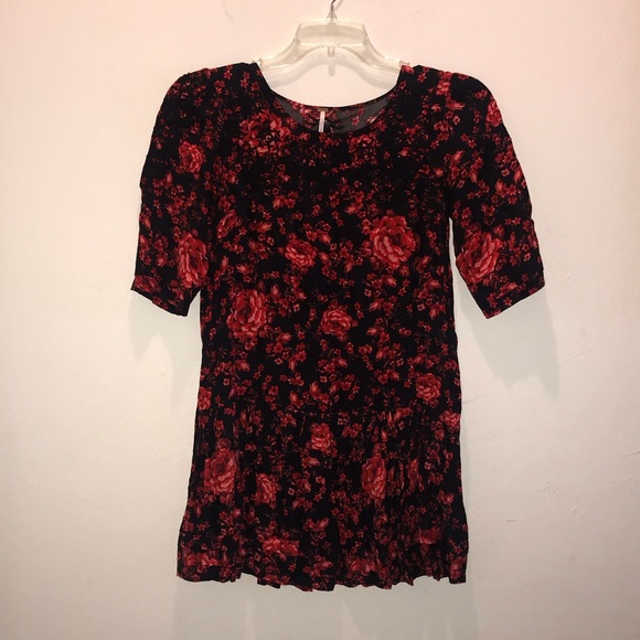 Free people blk/red floral tunic top.  Xs - Picture 1 of 9